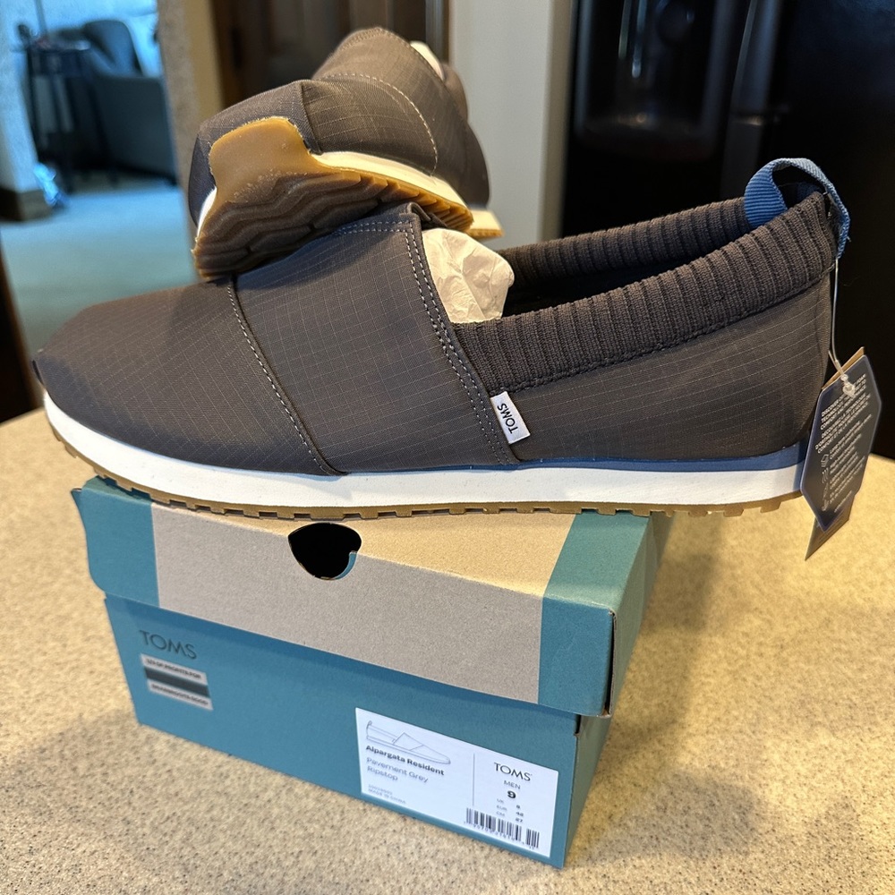 NWT** Men’s TOMS Alpargata Resident - Size 9